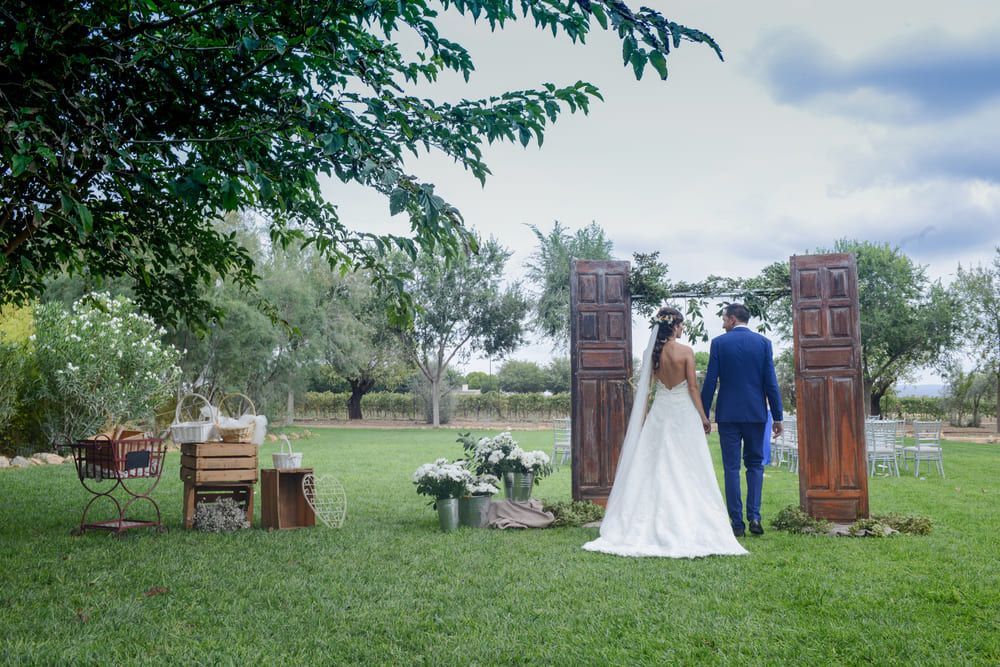 Decoración y novios sobre La Pradera de Finca Villa Mercedes