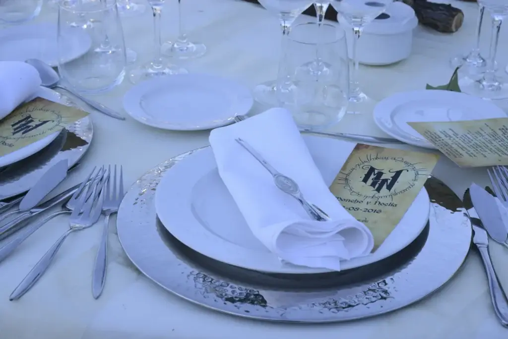 Mesa preparada con minutas personalizadas — Finca Villa Mercedes