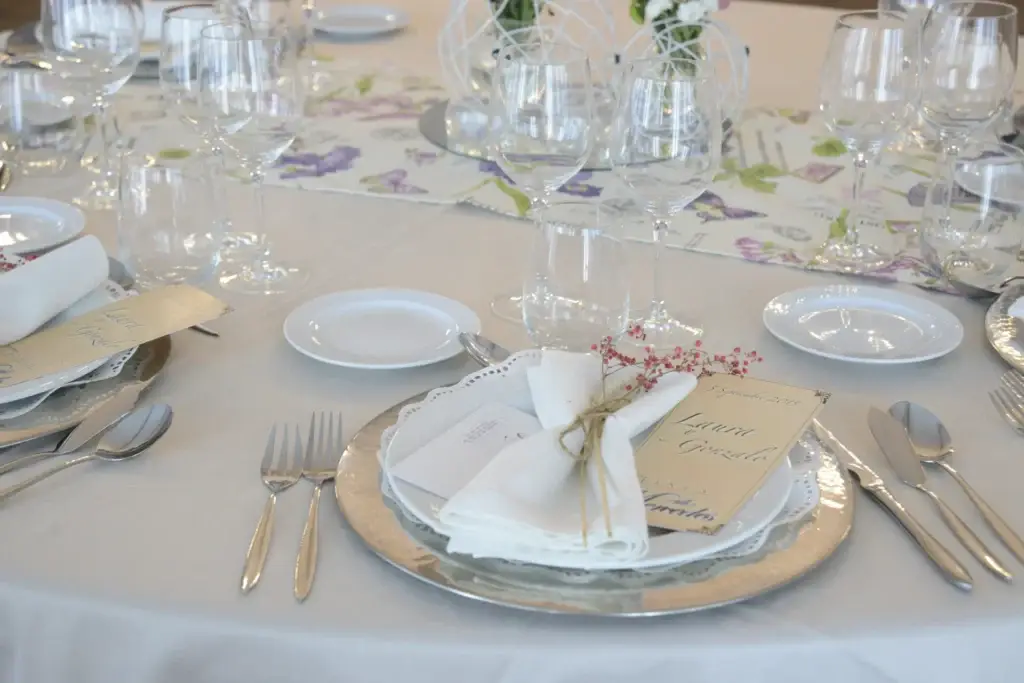 Mesa de banquete con minuta del menú — Finca Villa Mercedes