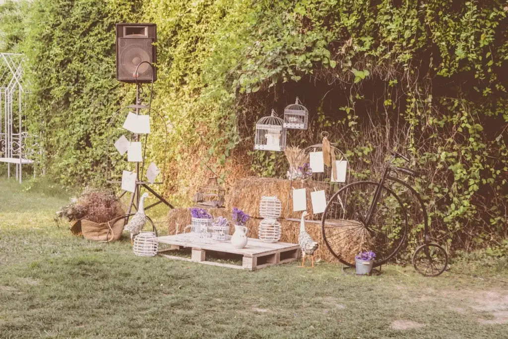 Tablero vintage con números de mesa — Finca Villa Mercedes